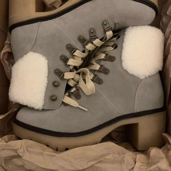 Cute booties fall/winter/spring - Picture 4 of 5